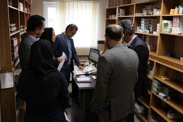 بازدید رئیس دانشگاه از مرکز خدمات جامع سلامت داورآباد 